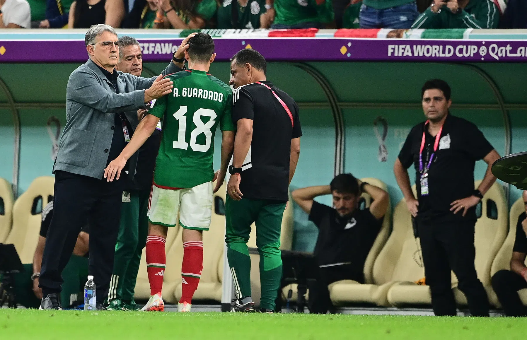 Bondscoach Mexico gaat in op pijniging door Messi en prijst PSV'er Guti