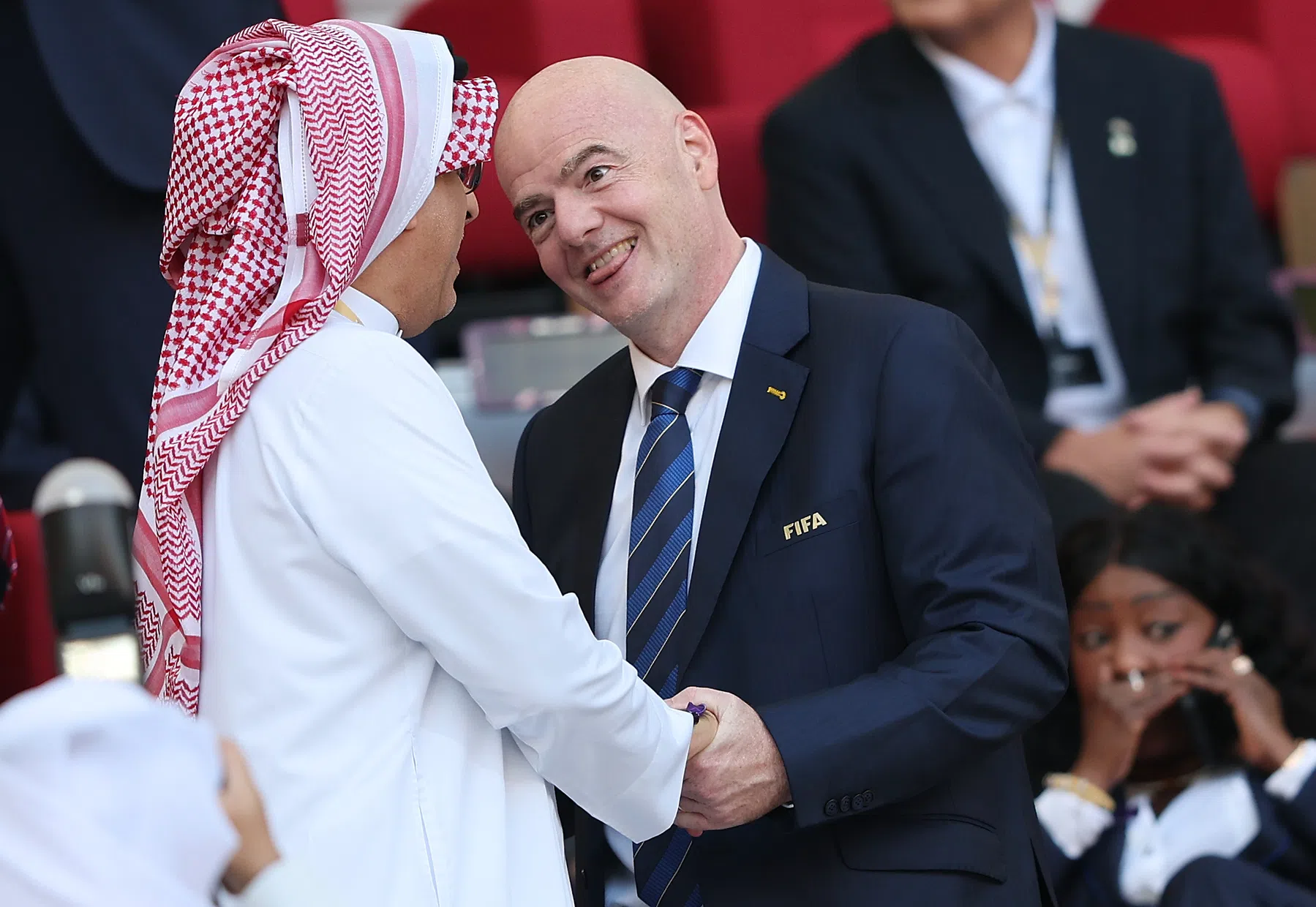 Wat verdienen de topmensen bij FIFA?