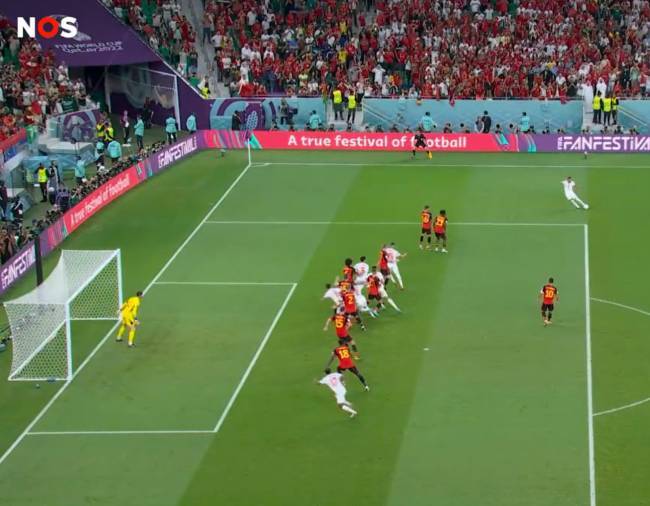 Courtois ontsnapt: doelpunt Ziyech afgekeurd wegens buitenspel