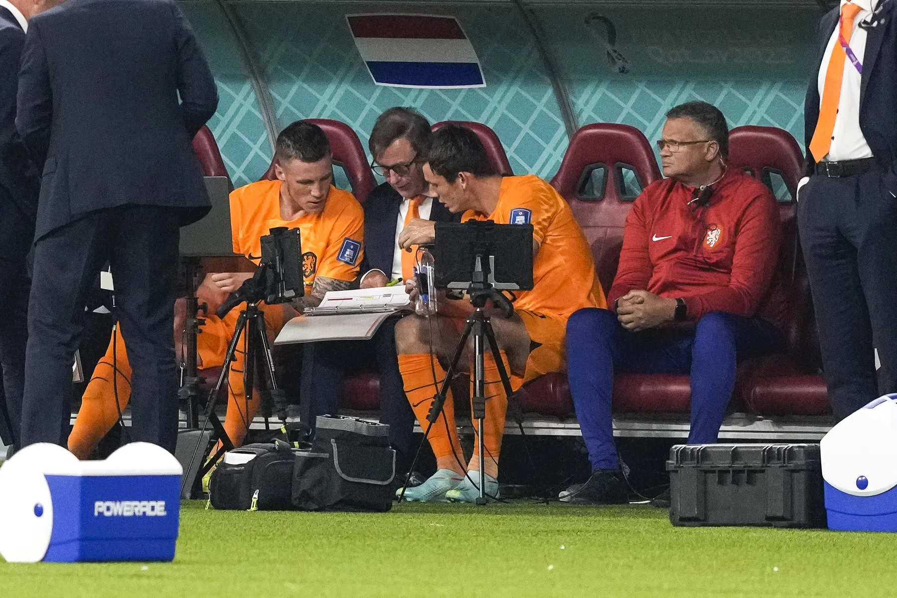 De Roon komt met tactisch betoog en start tegen Qatar