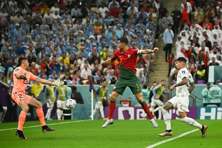 Santos schiet in de lach na vraag over uitbundig juichende Ronaldo