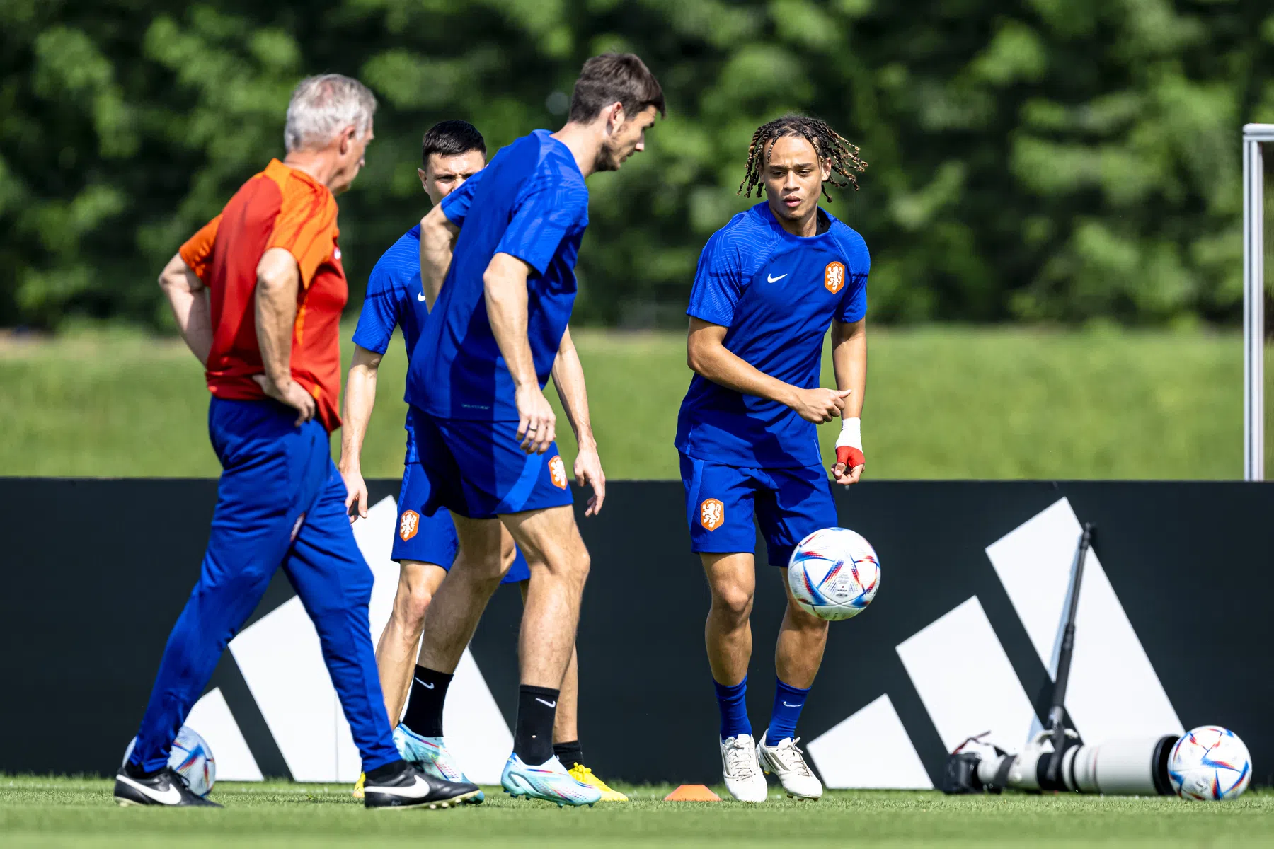 Van Gaal trapt op de Xavi Simons-rem: 'Zo werkt dat niet'