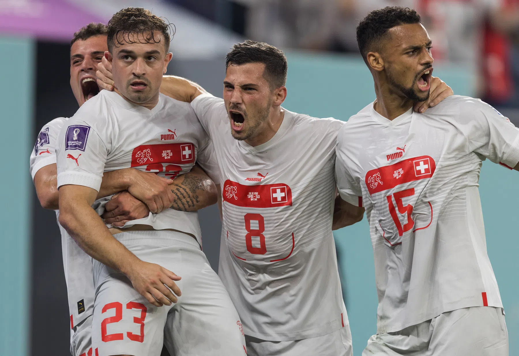Zwitserland stoot door na spektakelstuk, Shaqiri zoekt Servische fans op
