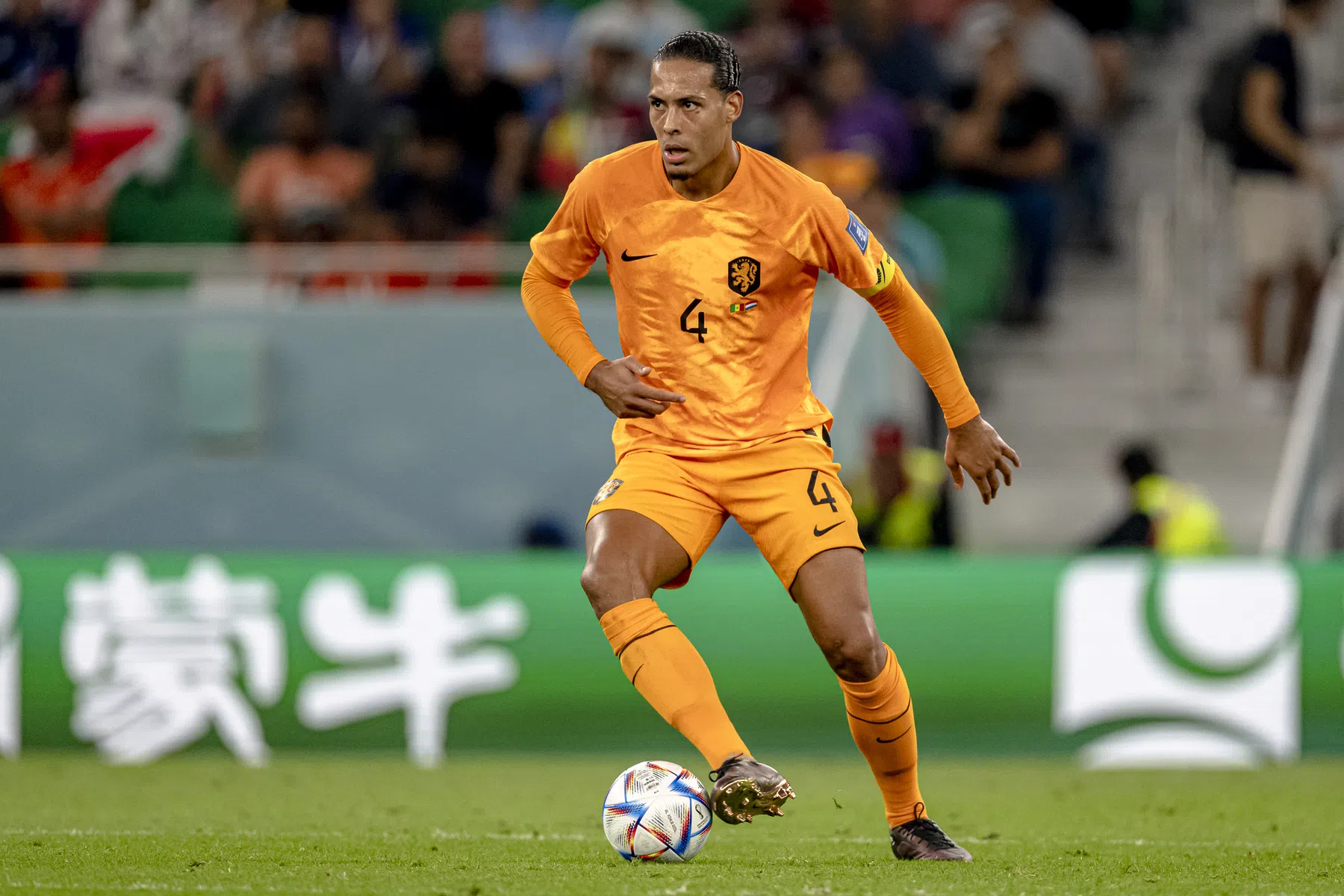 Van Dijk gaat Van der Sar voorbij, Van Gaal op gelijke hoogte met Advocaat