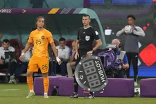 Thumbnail for article: Jonge Simons schrijft historie met debuut voor Nederlands elftal