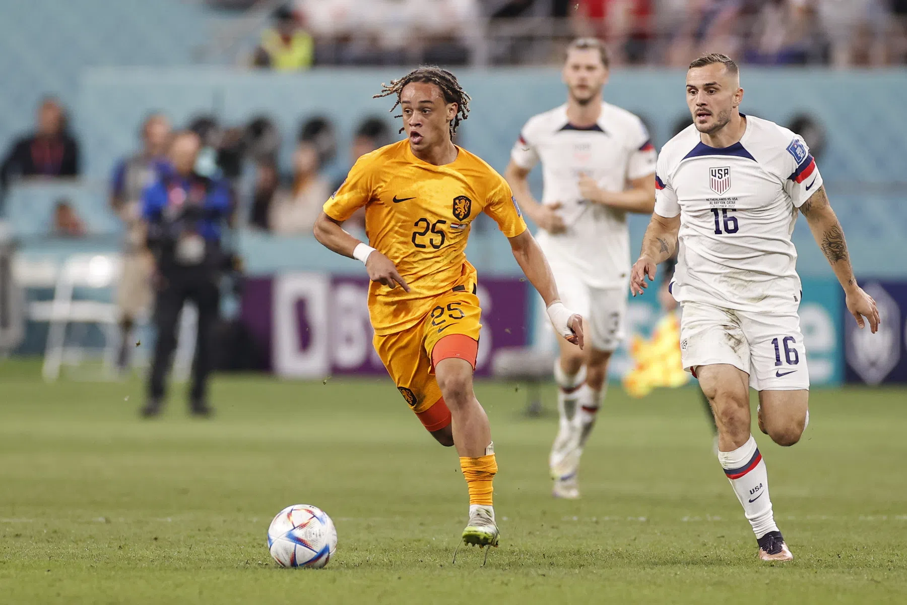 Simons dolblij met historisch Oranje-debuut: 'Voor mij is dit een droom'