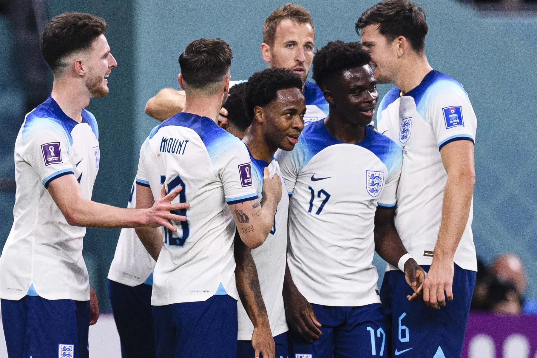 Sterling valt vlak voor start van achtste finale weg bij Engeland