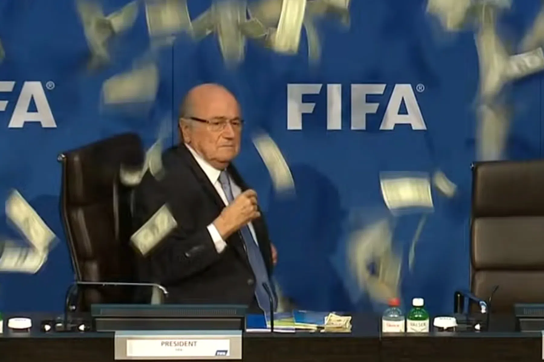 Blatter hint naar andere reden voor extreem lange extra tijd op WK