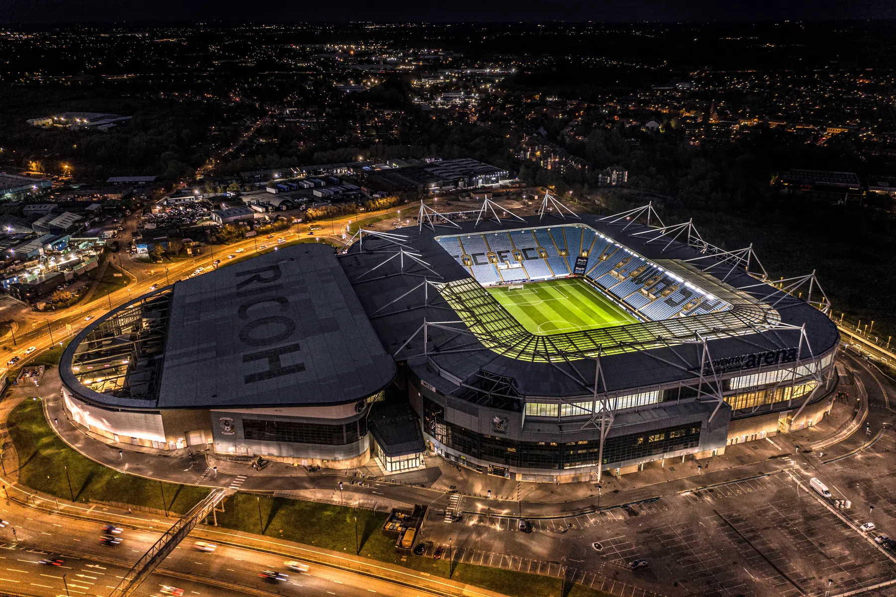 Voormalig Newcastle-eigenaar sluit stadion voor Coventry City na overname