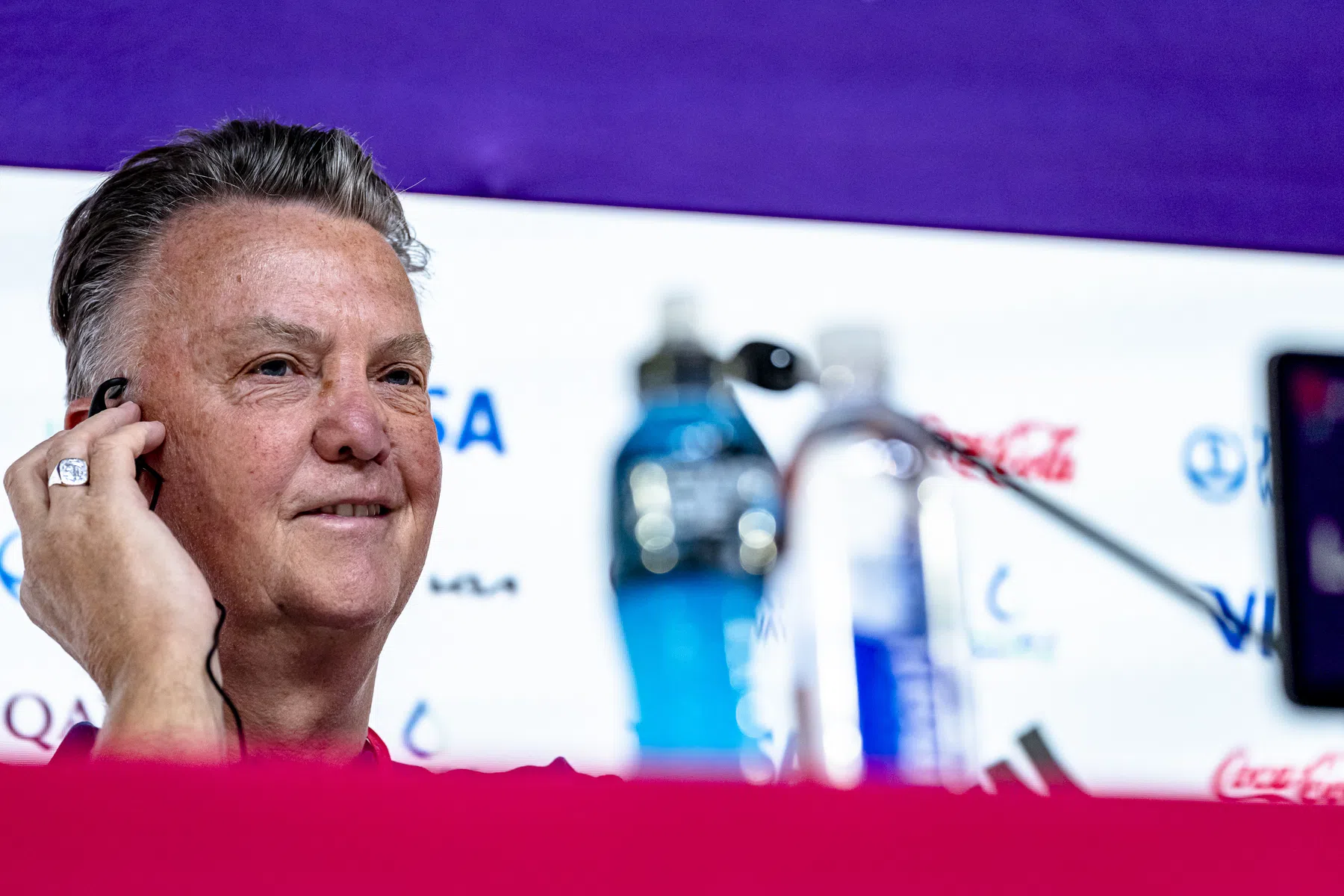 Van Gaal 'waarschuwt' Ronald de Boer bij onderonsje na training Oranje