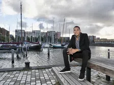 Thumbnail for article: Hedwiges Maduro: 'Ik kan niet normaal naar voetbal kijken'