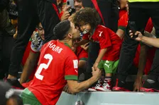 Thumbnail for article: Prachtig: Hakimi zoent moeder en geeft zoontje een kusje na panenka