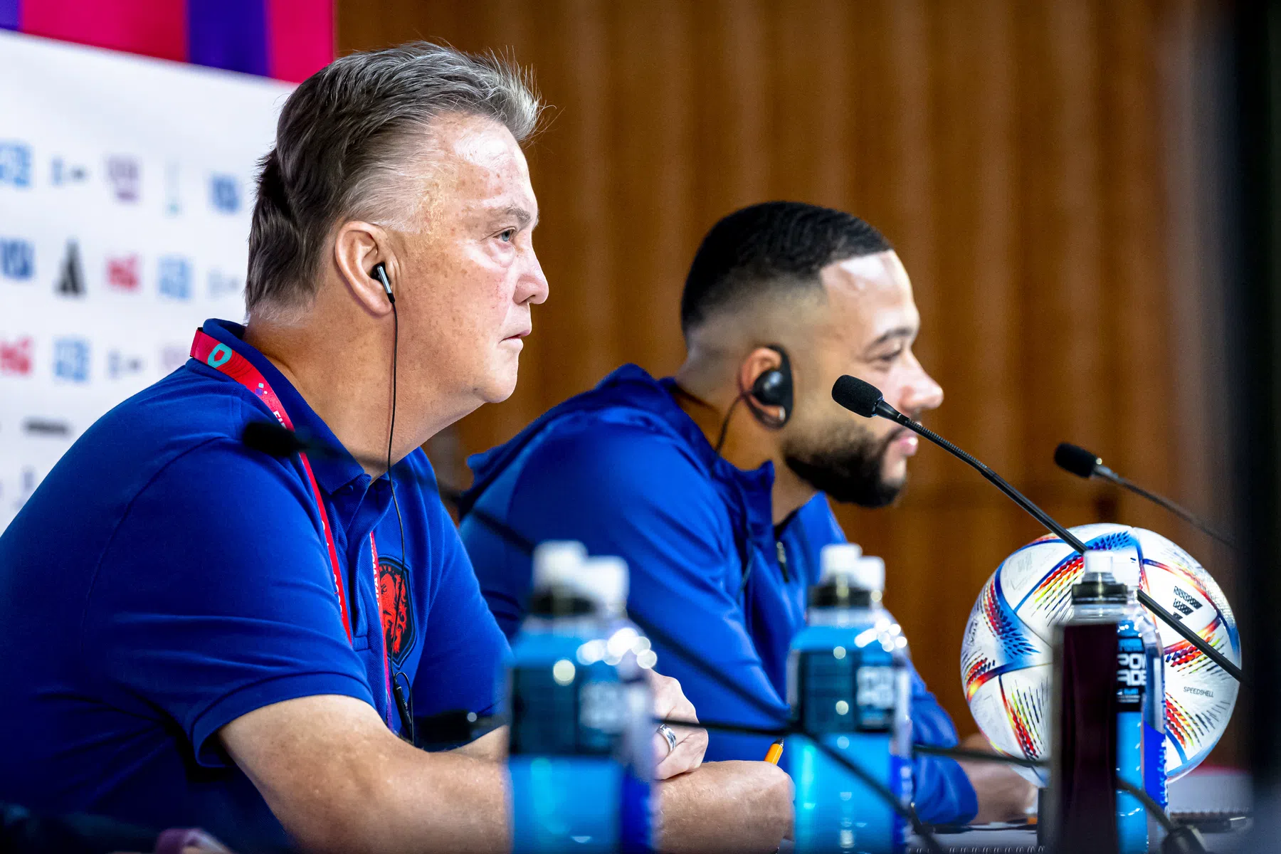 Van Gaal: 'Ik steek wat op van de adviezen van Schweinsteiger'