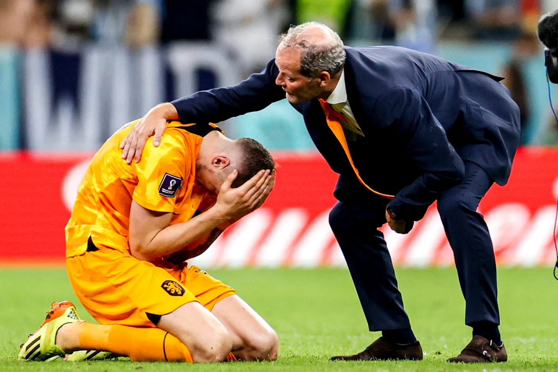 Oranje op Rapport: Weghorst zorgt voor licht in het duister