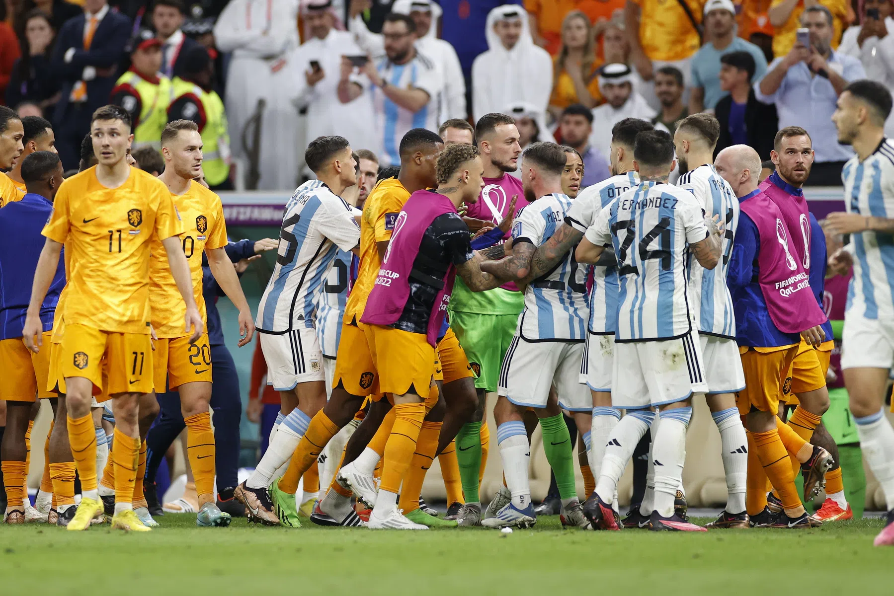 Argentinië en Nederland pakken twijfelachtig kaartenrecord op WK