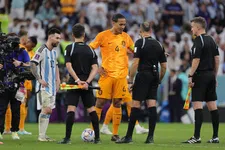 Thumbnail for article: Laatste Dag van Oranje: Virgil van Dijk zit helemaal stuk