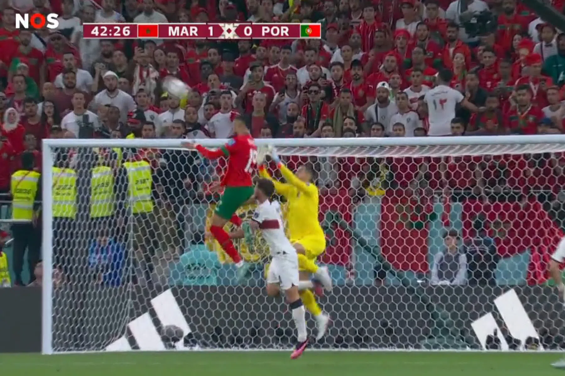 En-Nesyri maakt indruk met goal: 'Staat er een trampoline onder het veld?'