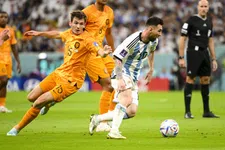 Thumbnail for article: De Roon windt zich op over scheidsrechter: 'Nog nooit zoiets gezien'