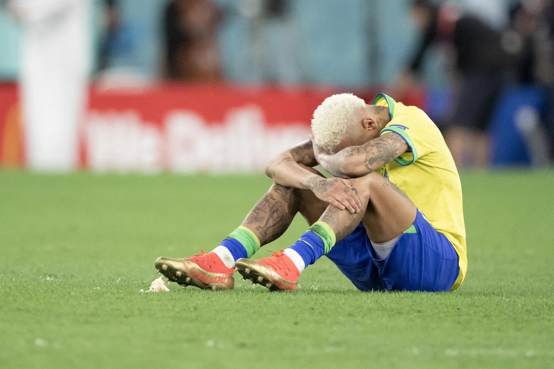 Hartverwarmend: gebroken Neymar vindt troost bij kinderen Perisic