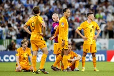 Thumbnail for article: Kritiek op Oranje-spel: 'Met dit voetbal krijg je nooit een kans'