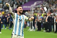 Thumbnail for article: 'Niet te ontkennen dat rebellerende Messi steeds meer Maradona wordt'