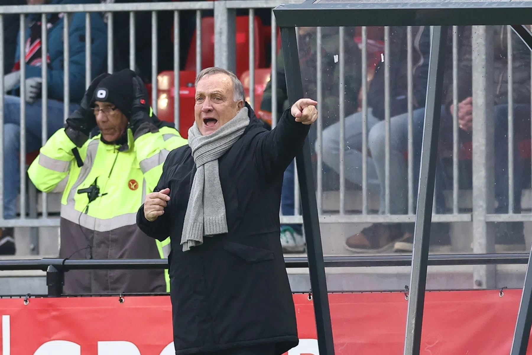 Advocaat is terug en dat moet hij weten ook: debuut eindigt zeer teleurstellend