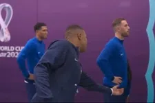 Thumbnail for article: Beelden vanuit spelerstunnel: Mbappé krijgt geen hand van Walker