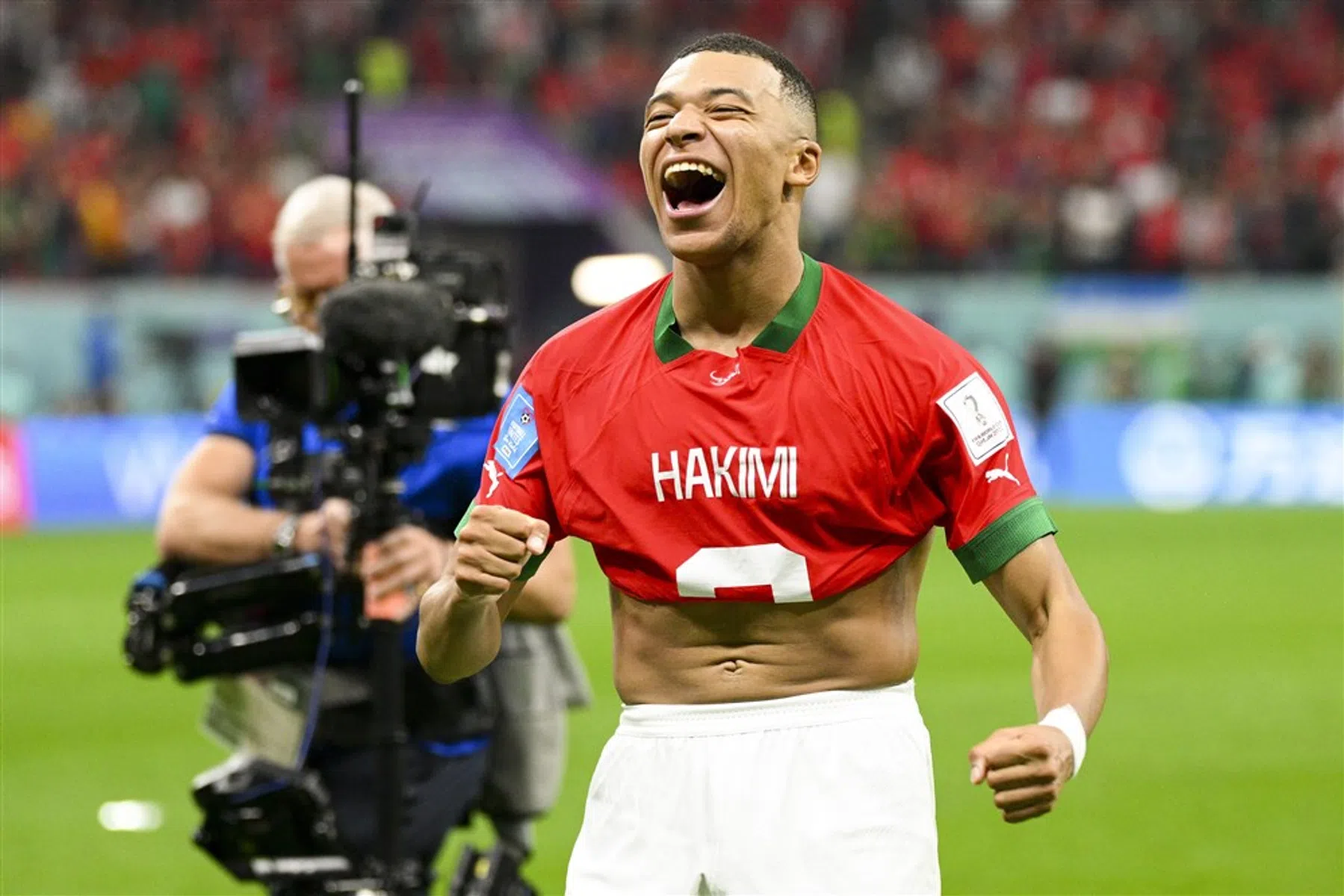 Mbappé viert in Hakimi-shirt Frans WK-succes