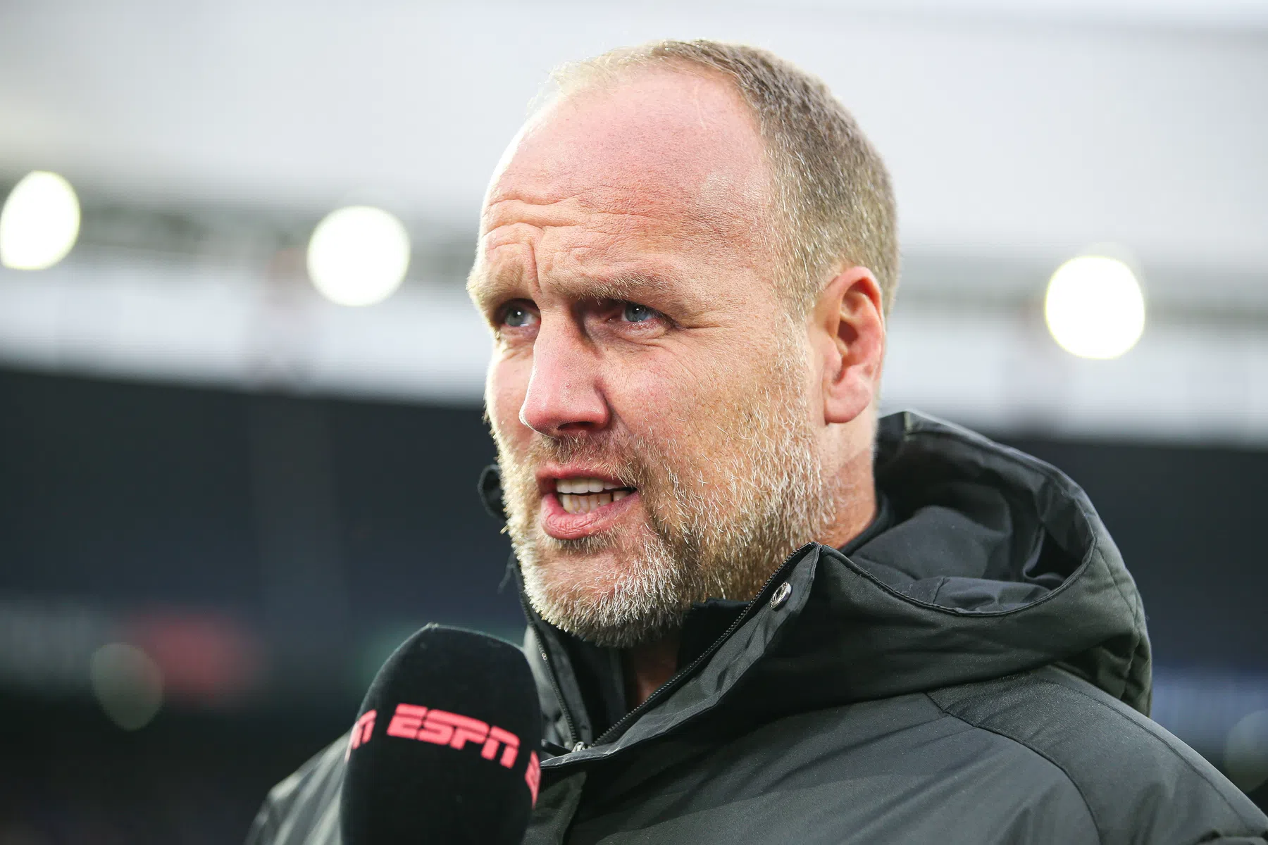 FC Emmen krijgt pak slaag van Feyenoord: 'Met een klotegevoel die bus in'