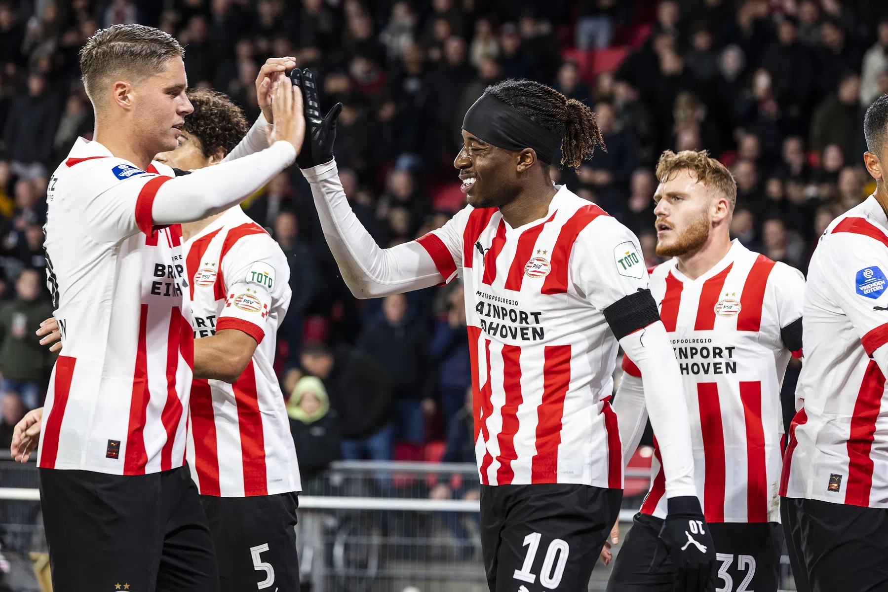 PSV en uitblinker Madueke maken grote indruk in oefenduel met AC Milan