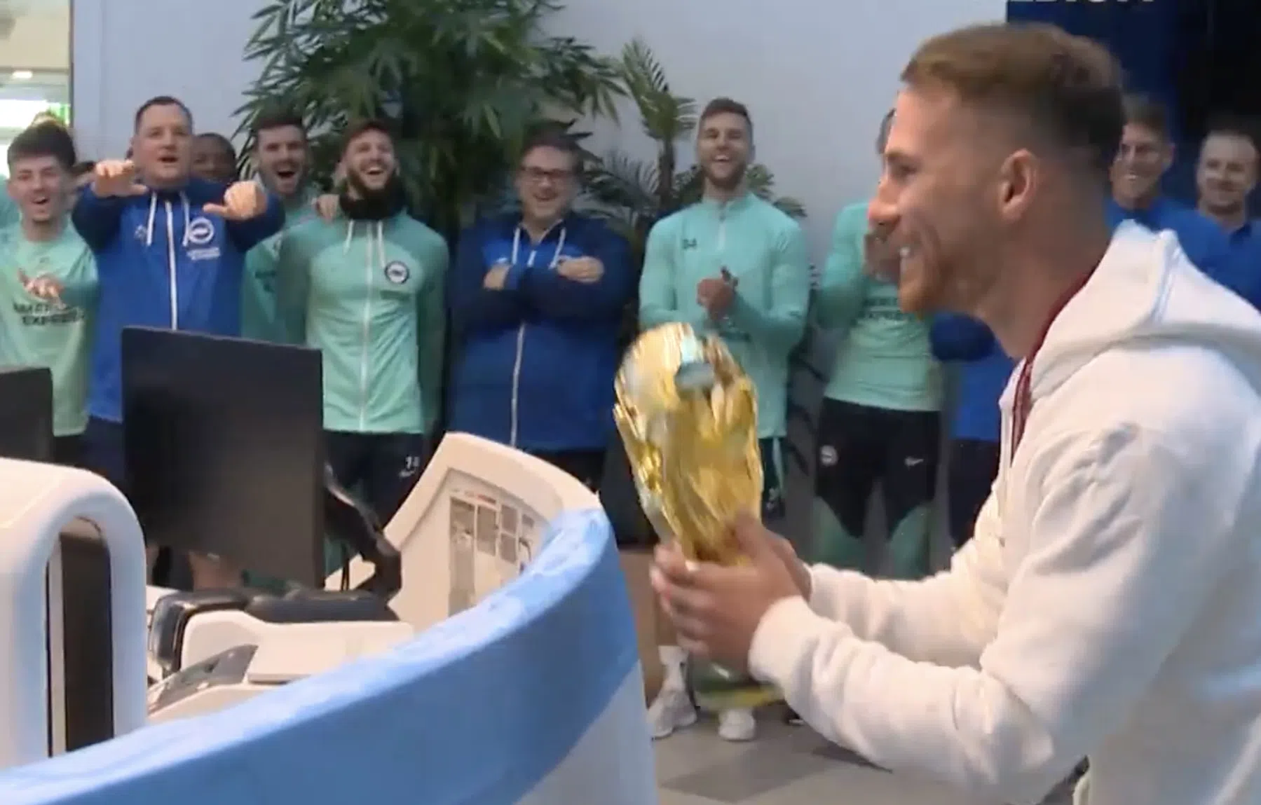 Veltman en consorten geven Mac Allister groots onthaal bij terugkeer