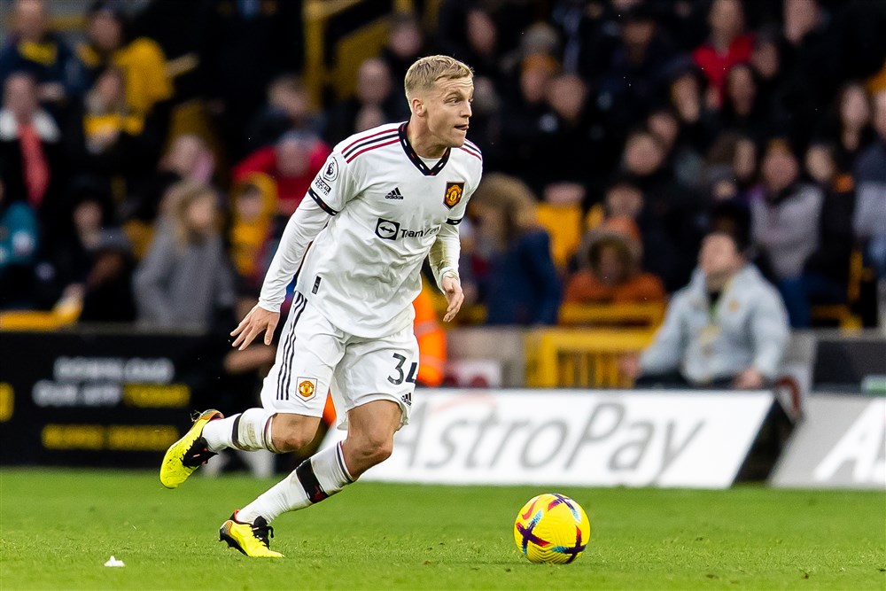 Ten Hag gunt Van de Beek zeldzame kans