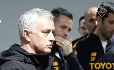 Thumbnail for article: Mourinho spreekt selectie AS Roma toe na overlijden van  Vialli