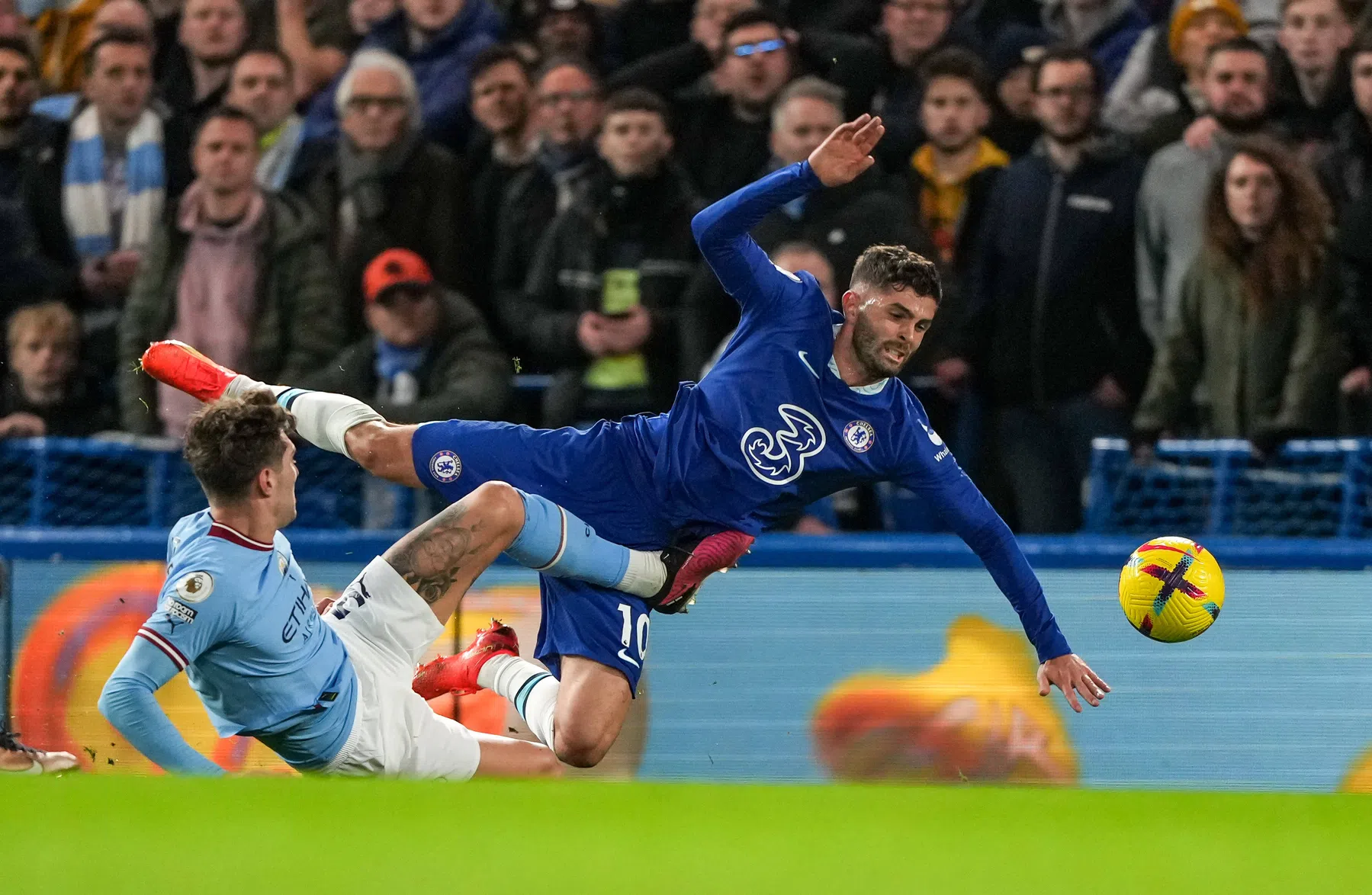 Uitblinkende John Stones wordt overladen met complimenten: 'Beckenbauer-achtig'