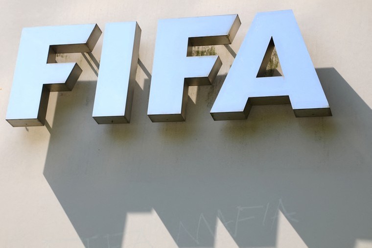 FIFA draait eigen beslissing terug: licentie weer verplicht voor zaakwaarnemers