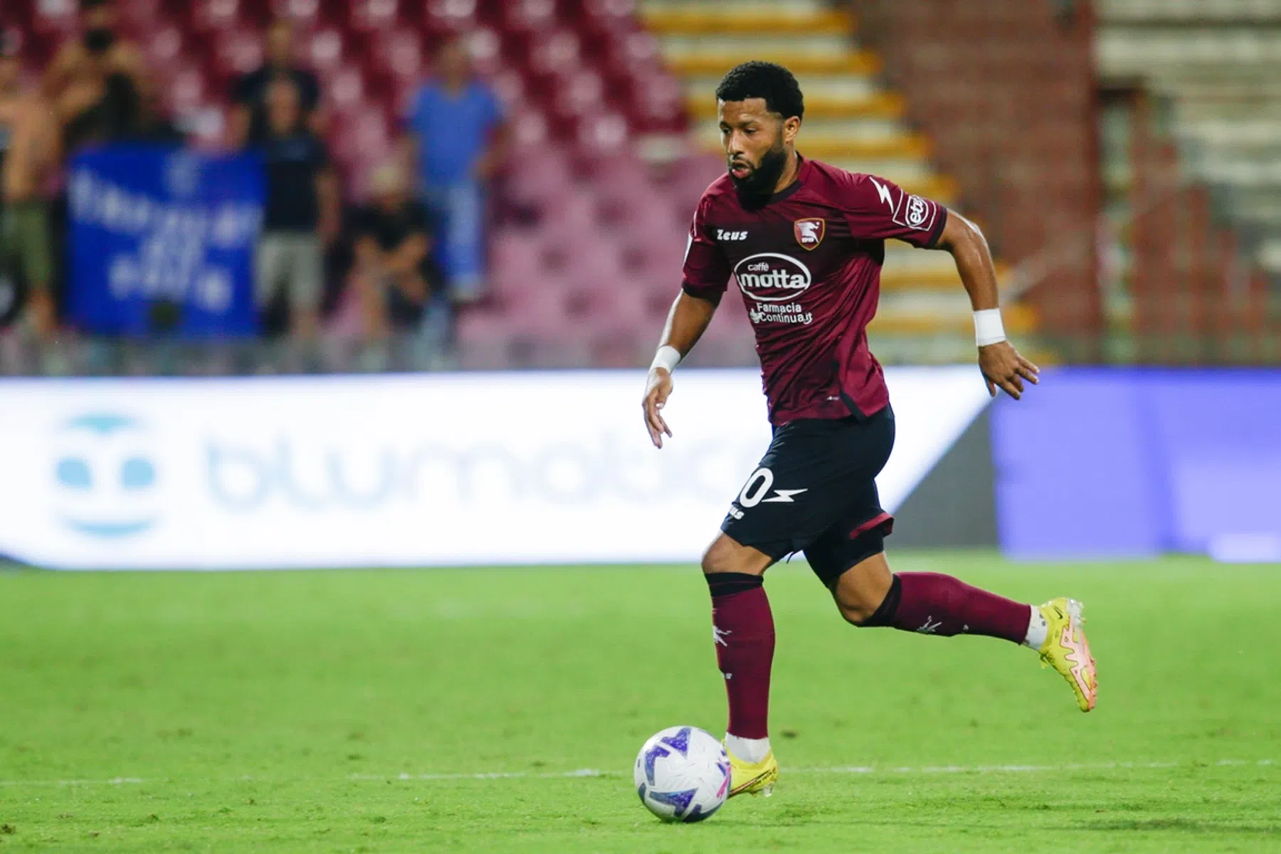 Vilhena met fraaie uithaal belangrijk tegen Schuurs