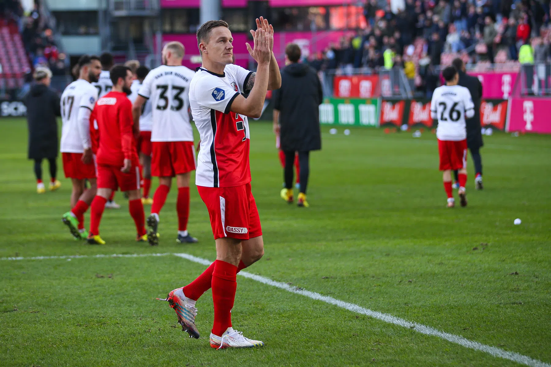 Toornstra lacht om duw van Slot: 'Hij was niet heel blij met mij vandaag'