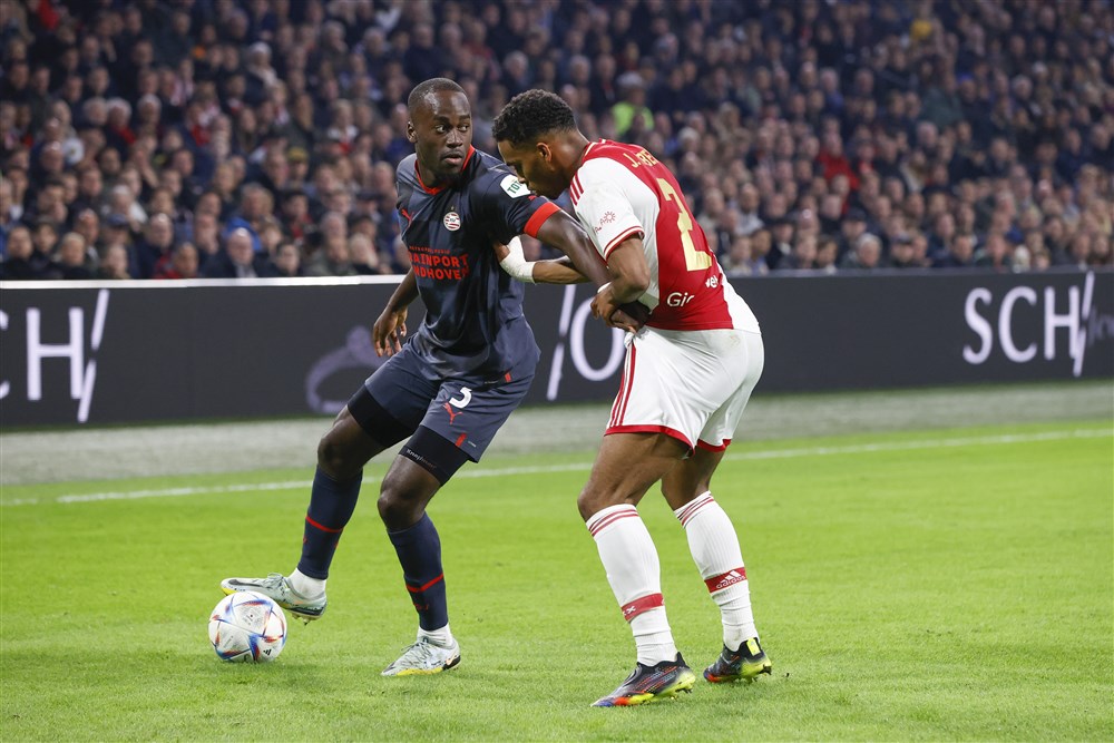 De salariskloof tussen Ajax en PSV is alleen maar verder gegroeid