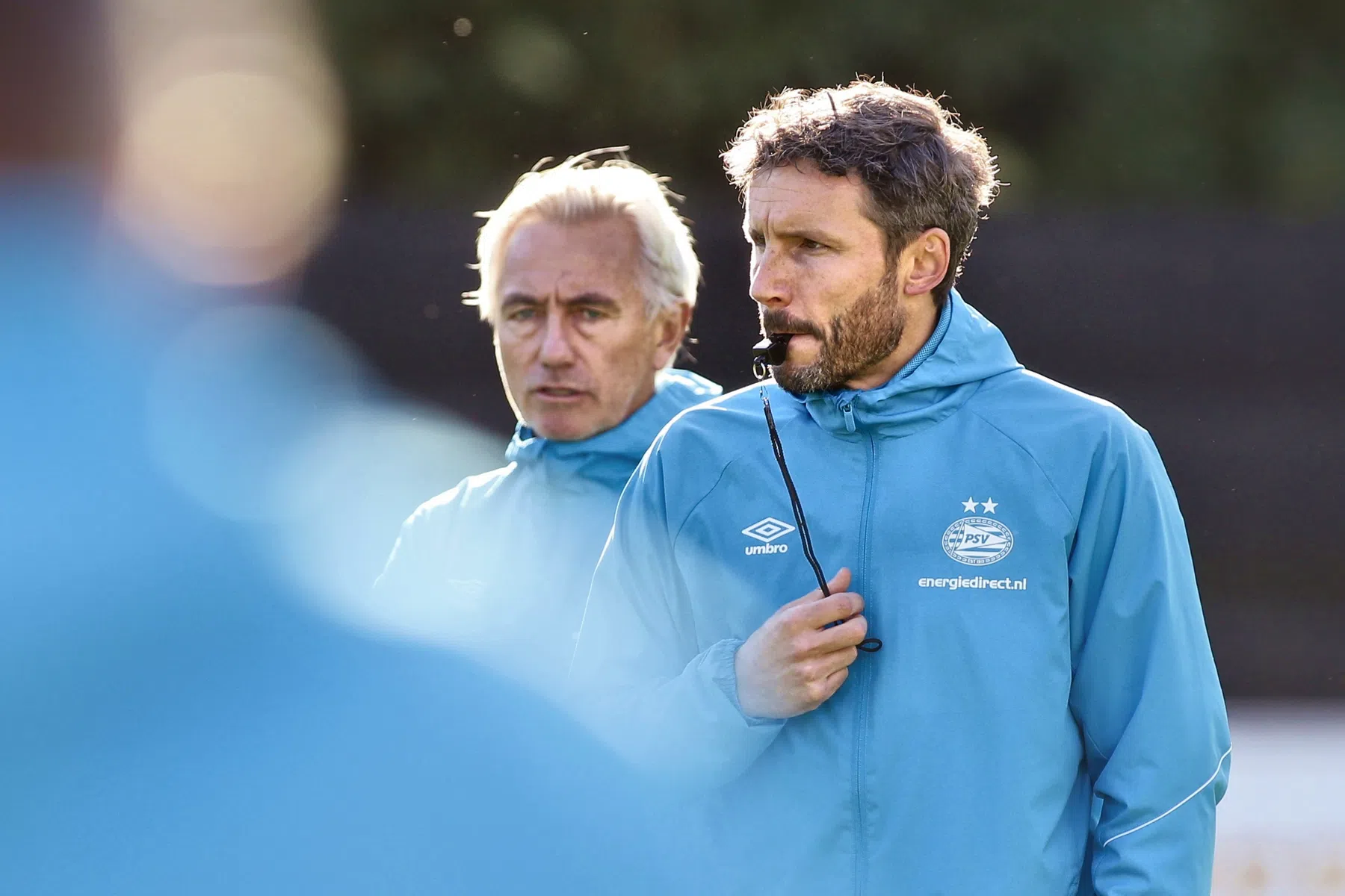 Van Marwijk ziet trainer Van Bommel groeien: 'Dat beheerst hij steeds beter'