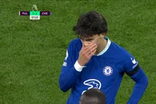 Thumbnail for article: Dramatisch debuut João Félix: rode kaart na tackle op Tete