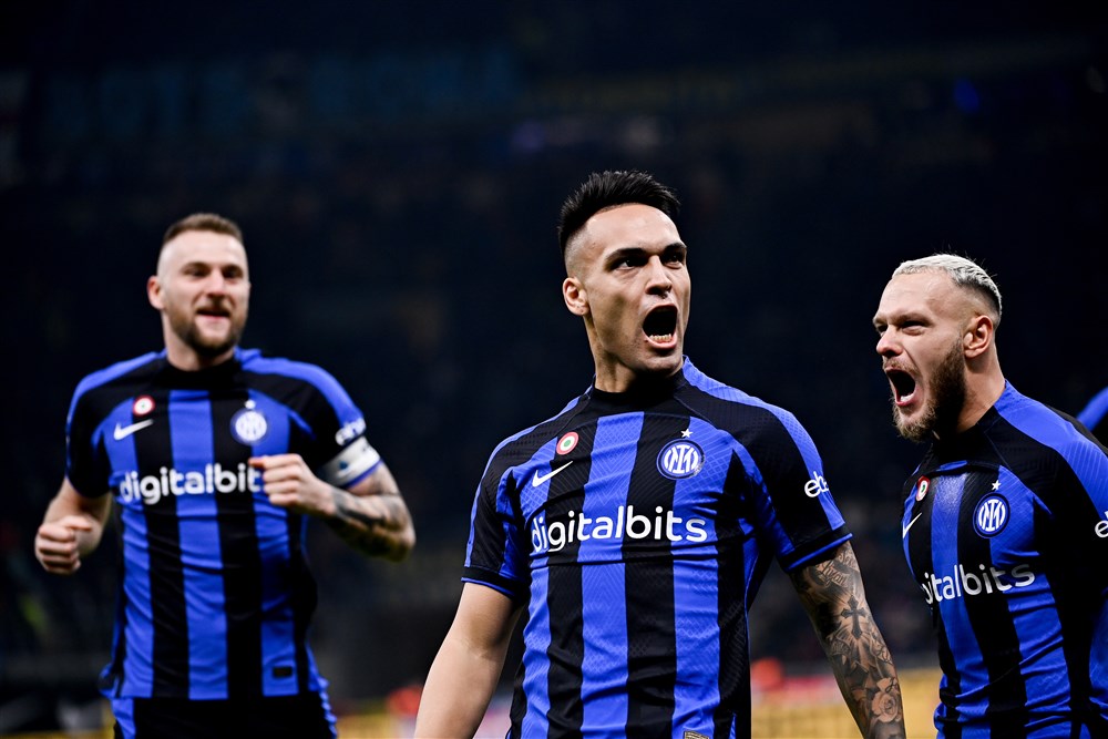 Inter hijgt Milan in de nek in aanloop naar prestigeduel in Saoedi-Arabië
