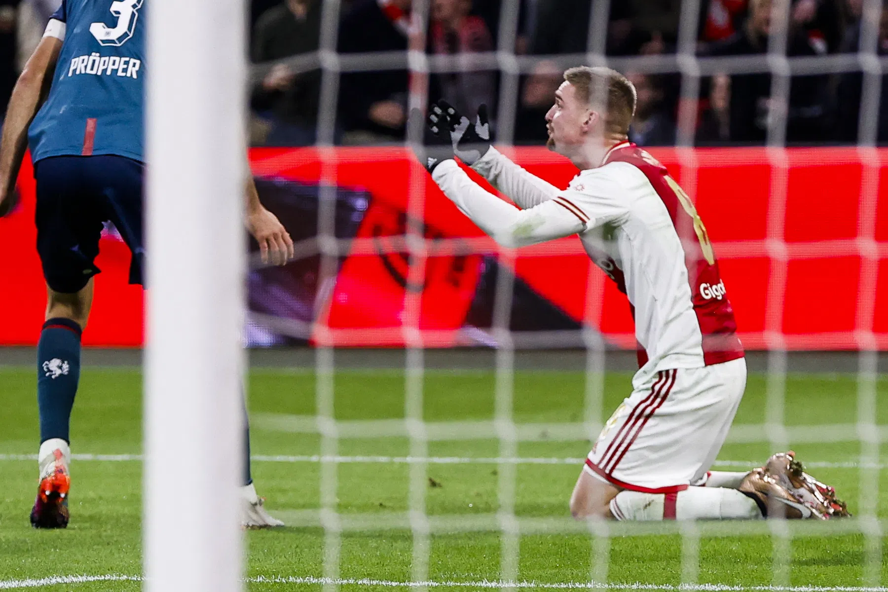 Taylor blikt terug op cruciaal moment: 'Ik vind het een penalty'
