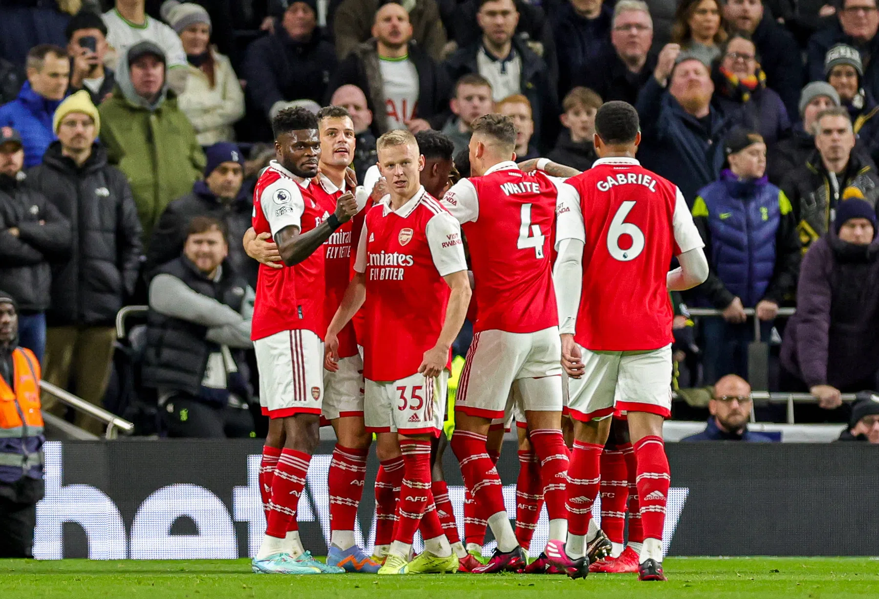 Titeldroom Arsenal wordt almaar reëler door zege in topperweekend