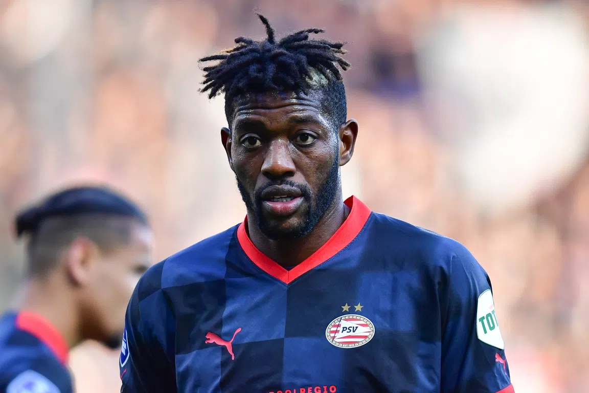 Van Nistelrooij daagt Sangaré uit: 'Hij kan naar de top'