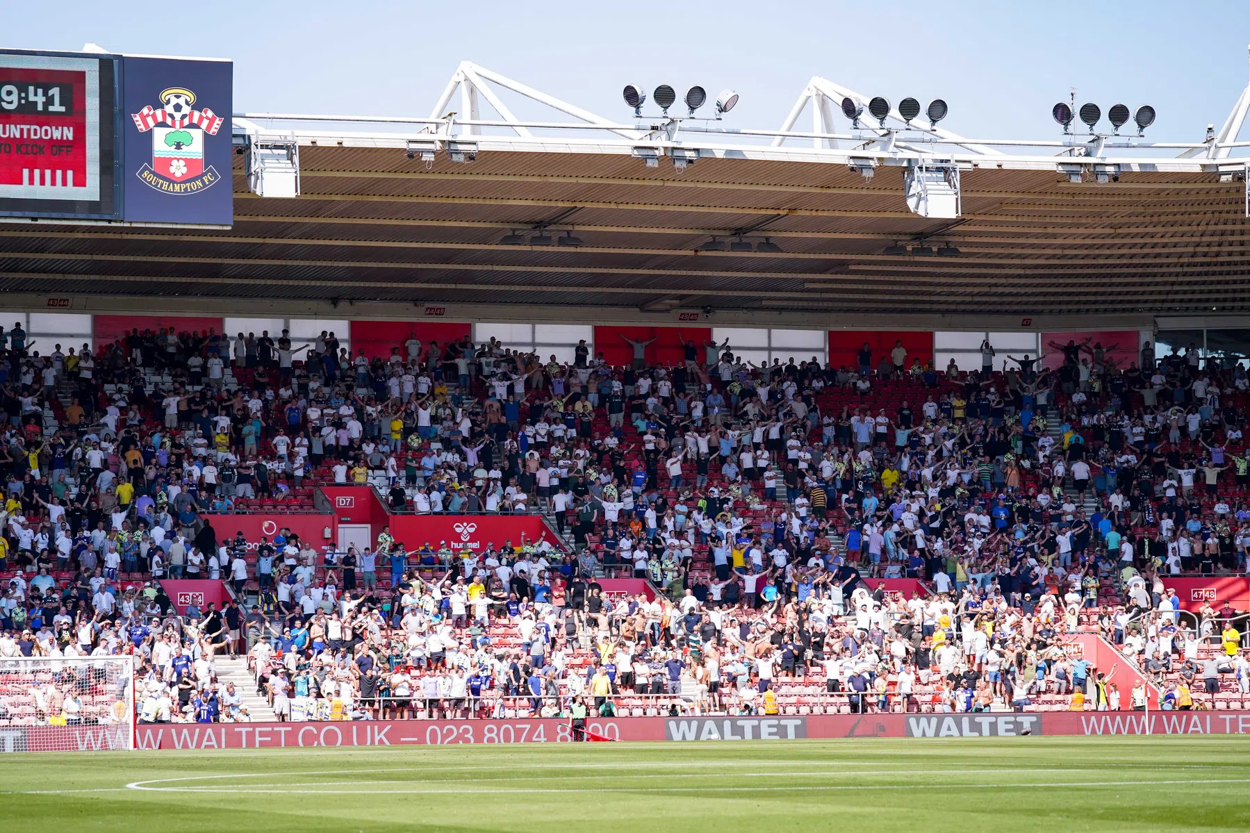 Premier League-wedstrijd onderbroken wegens drone boven het veld