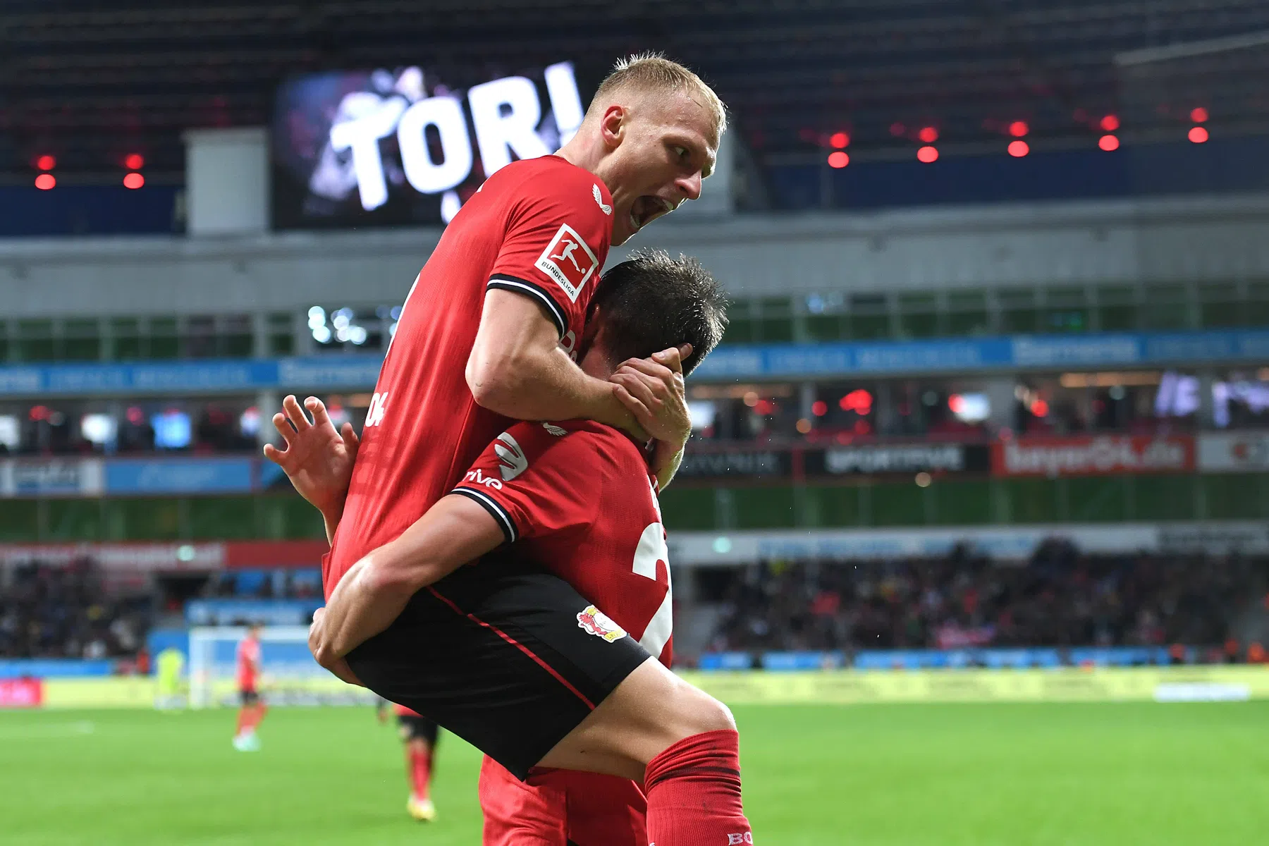 Bakker viert persoonlijke mijlpaal bij Bayer Leverkusen in stijl