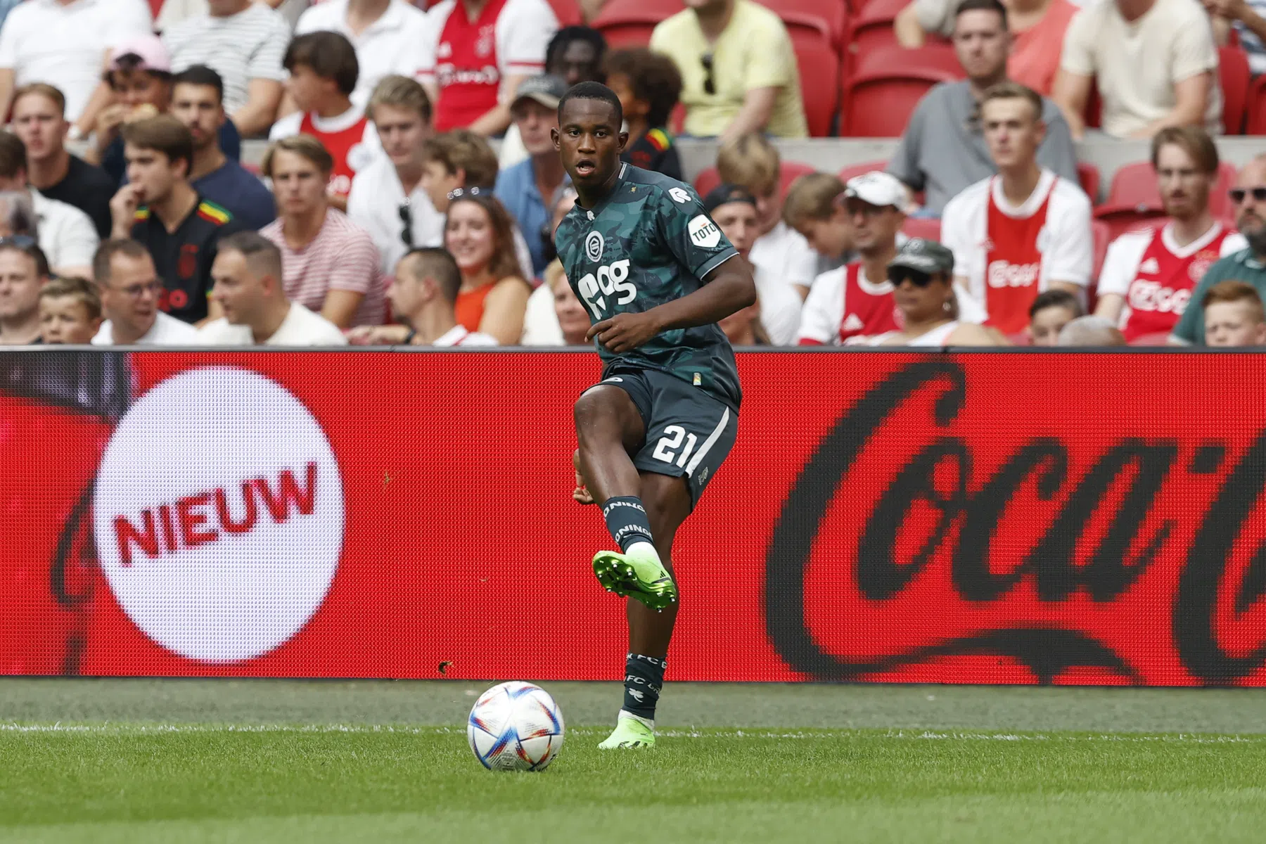 Kasanwirjo is Feyenoorder: 'Op de goede weg'