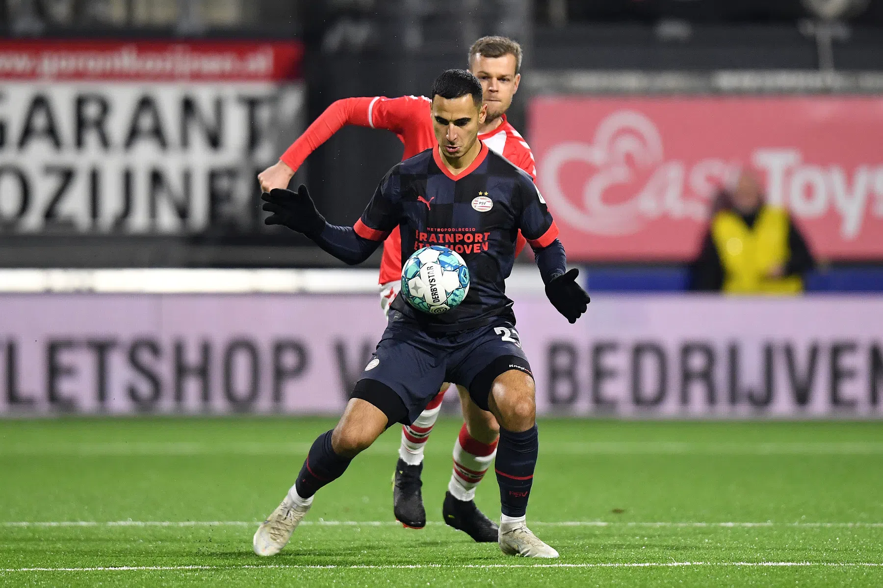El Ghazi zegt sorry tegen PSV-fans: 'We moeten in de spiegel kijken'