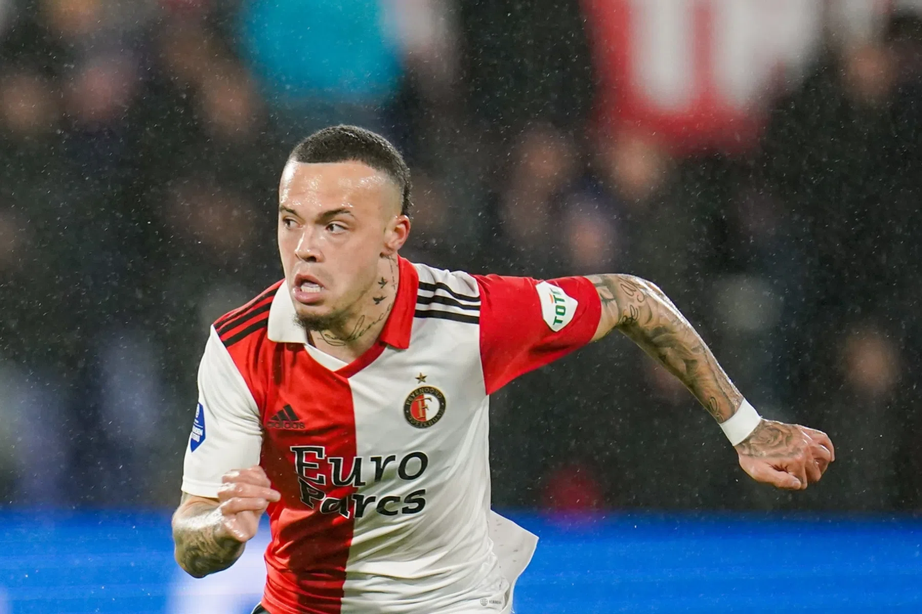 Sneijder ziet bij Feyenoord nieuwe Oranje-linksback: 'Honderd procent'