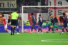 Thumbnail for article: Kwakman wijst schuldige aan na tegendoelpunt PSV: 'Hij staat te pitten' 